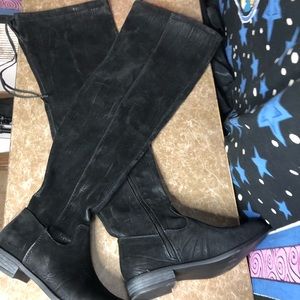 Shoedazzle knee high boots